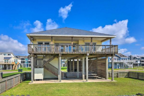 Beachfront Getaway with Deck and Views in Galveston